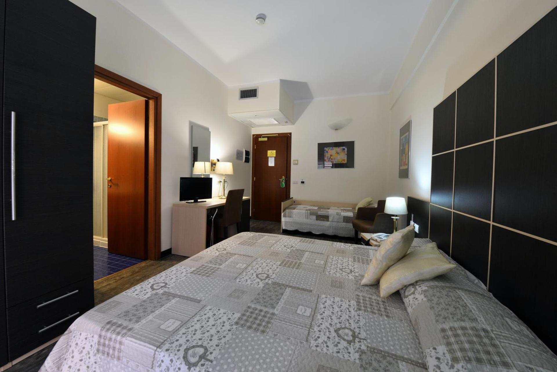 Hotel Ferrari - Photo 68