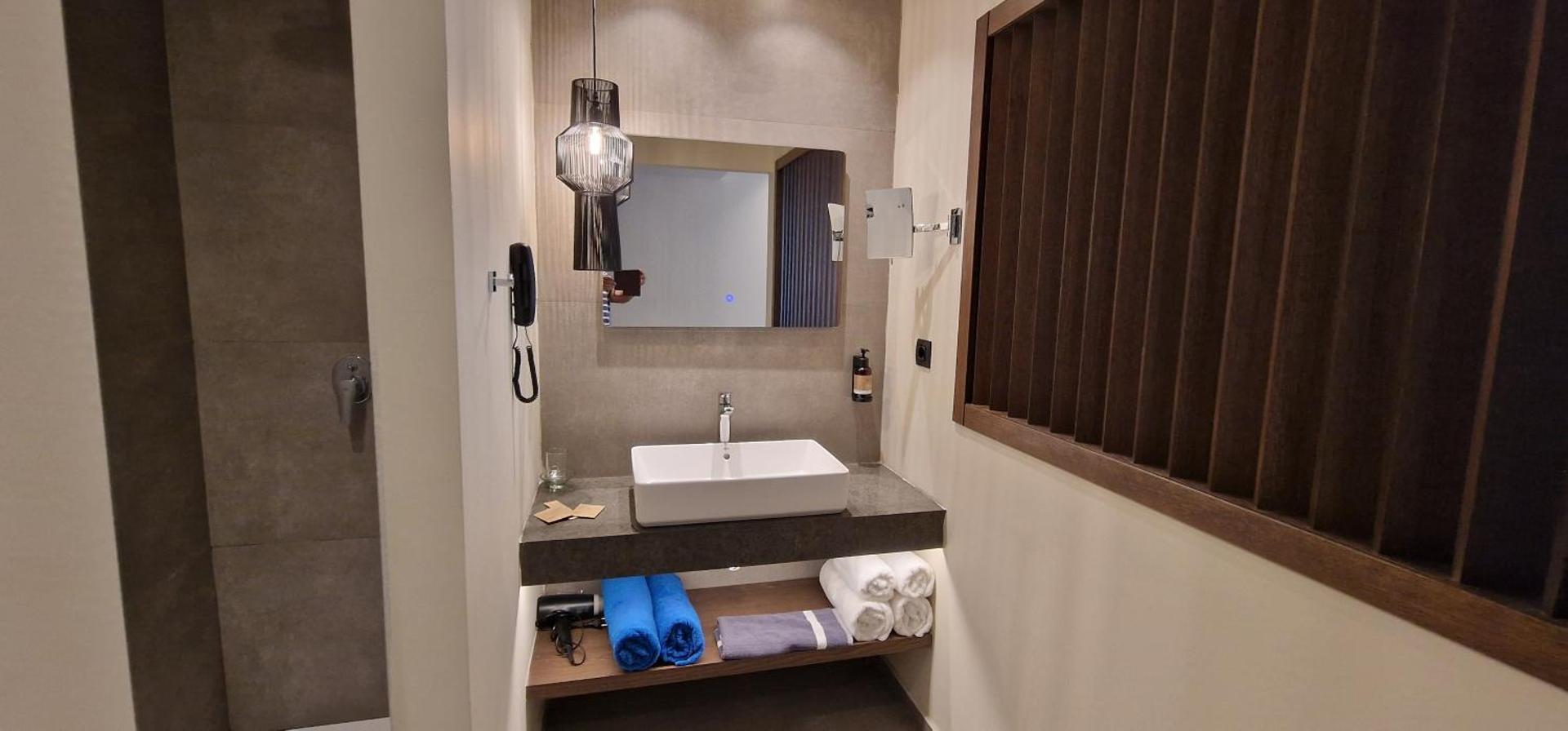 Cosmopolitan Hotel - Photo 22