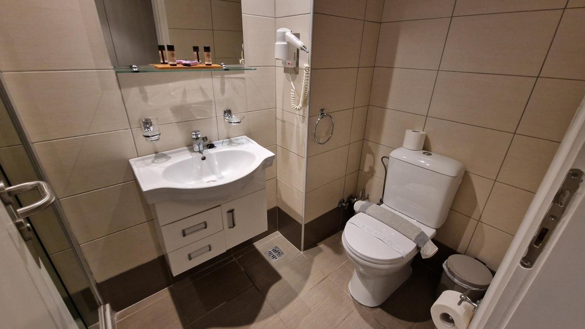 Cosmopolitan Hotel - Photo 17