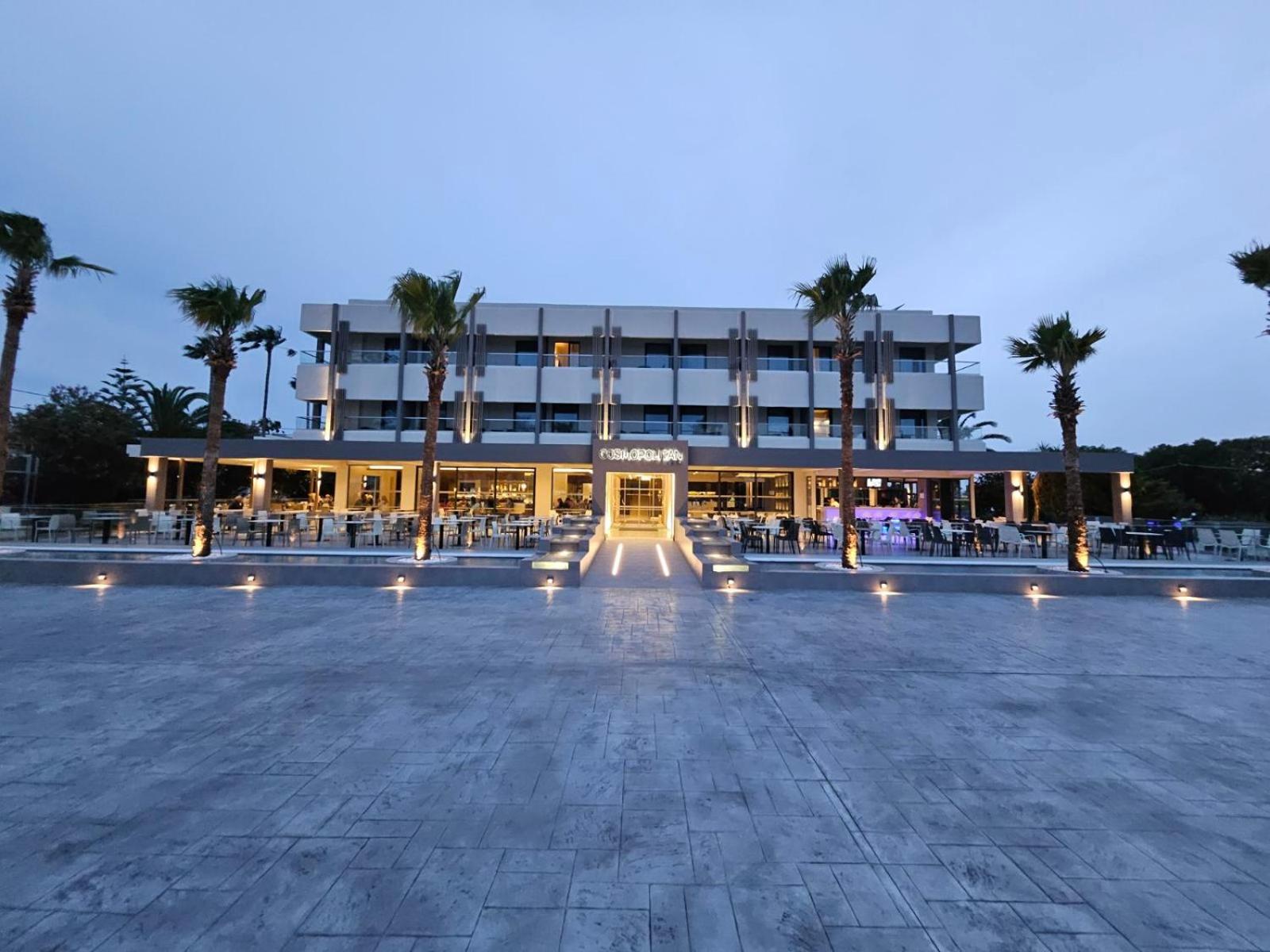 Cosmopolitan Hotel - Photo 30