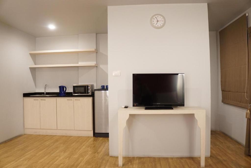 The One Residence Hotel - Photo 2