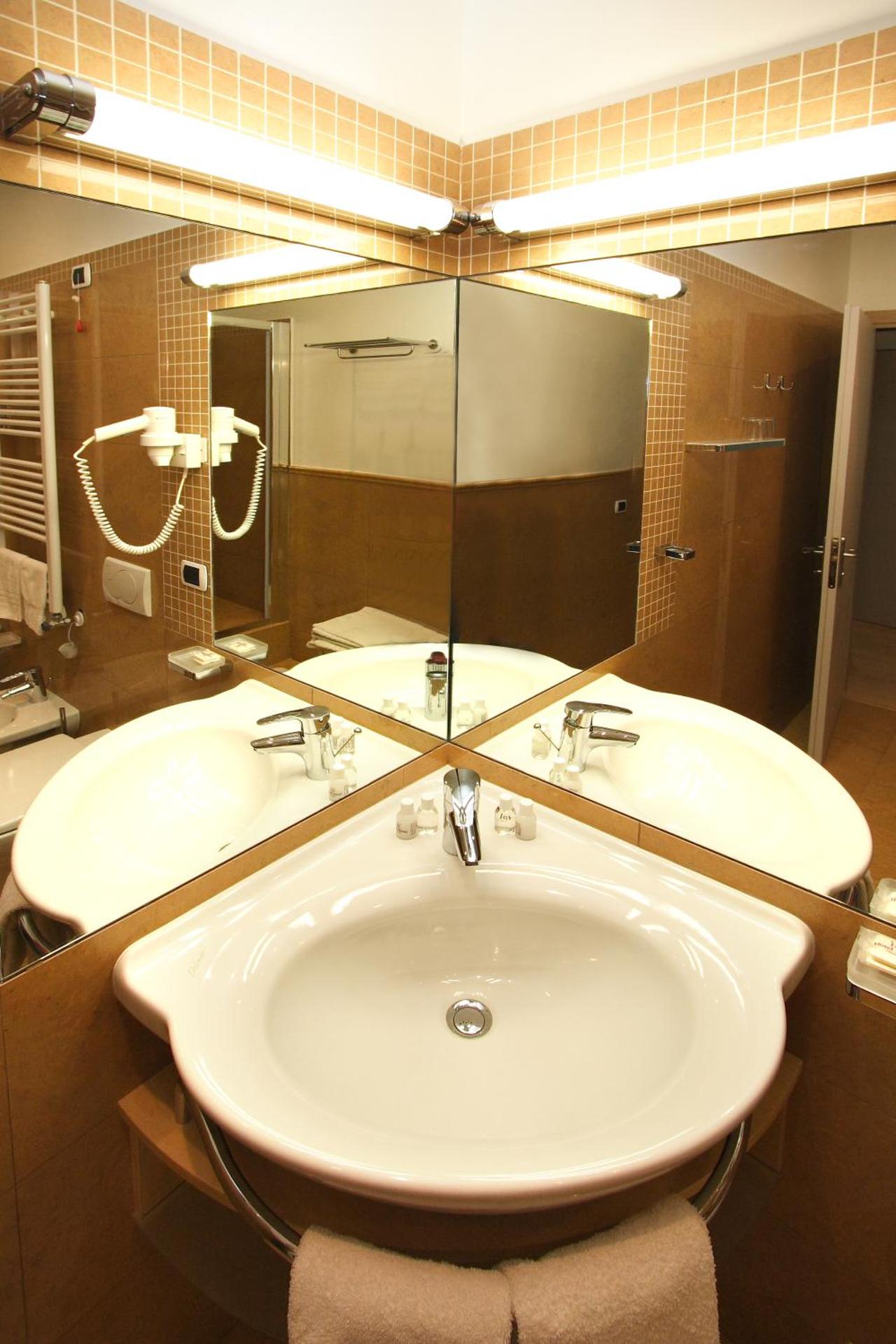 Hotel Roma - Photo 86