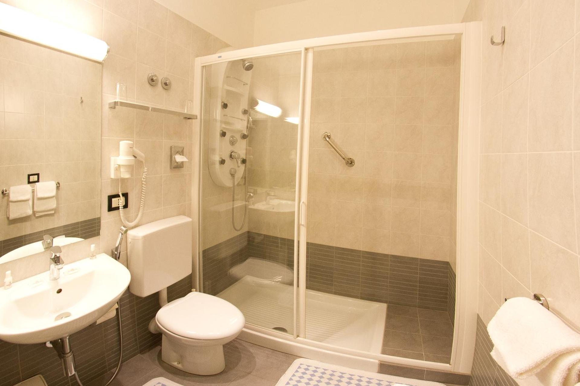 Hotel Roma - Photo 9