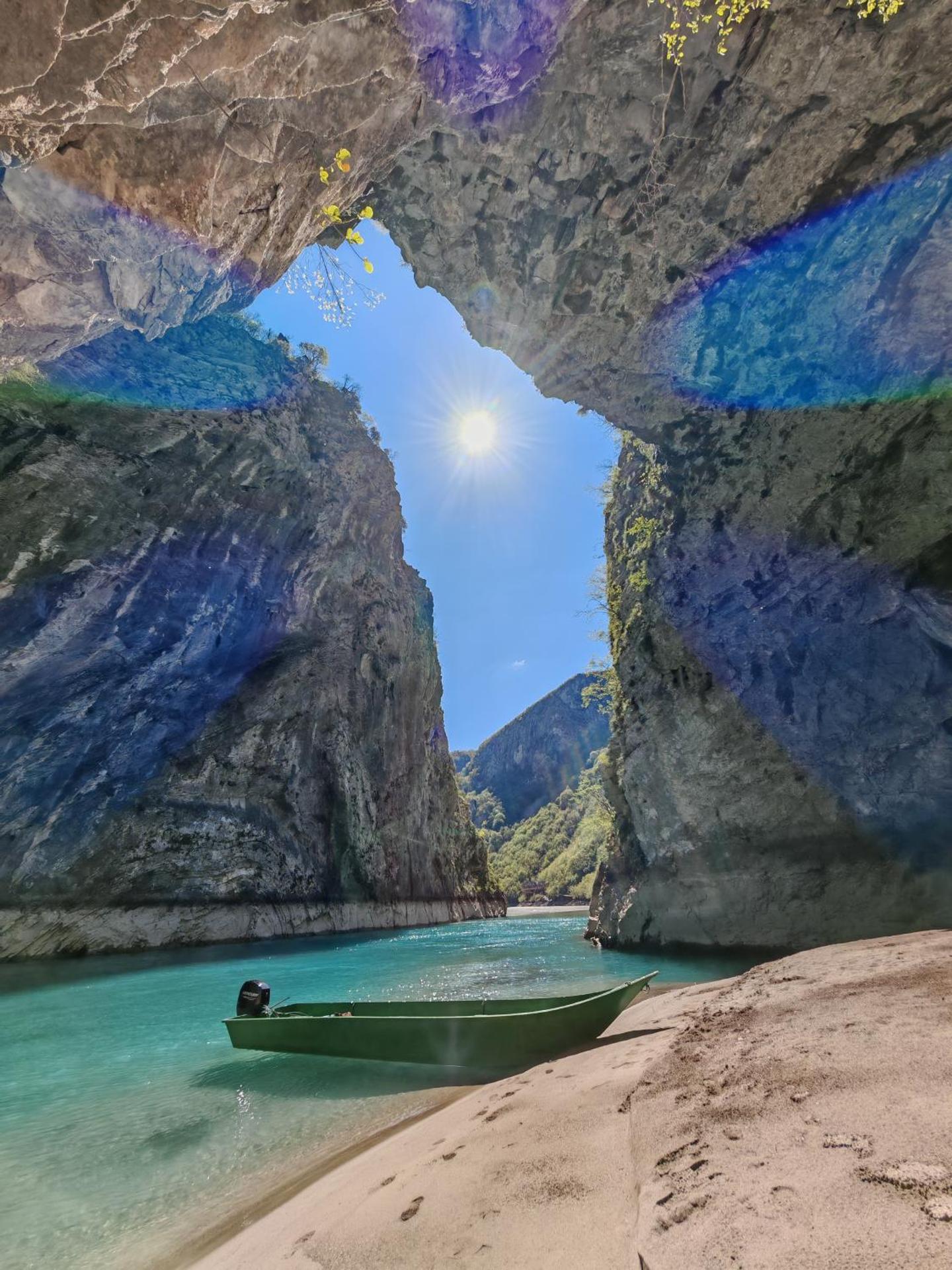 Riverside Komani Lake - Photo 100