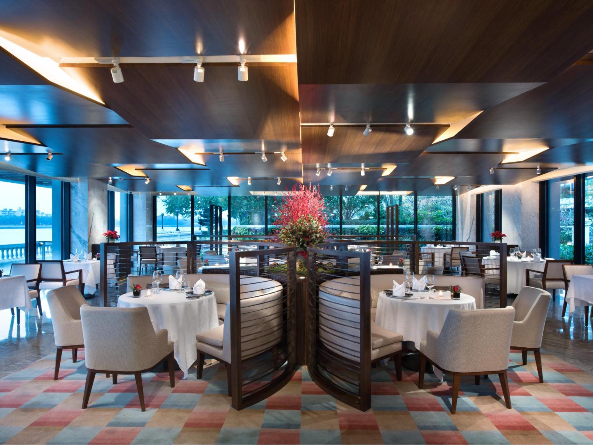 White Swan Hotel - Photo 9