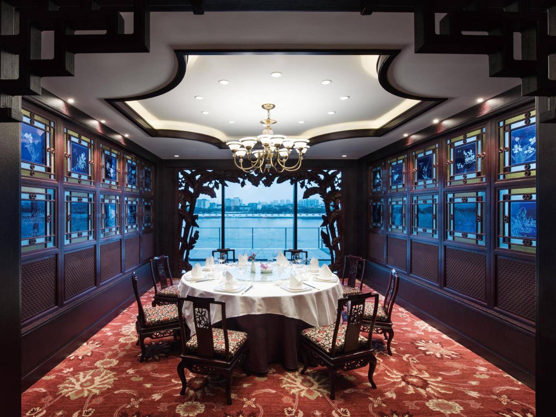 White Swan Hotel - Photo 61