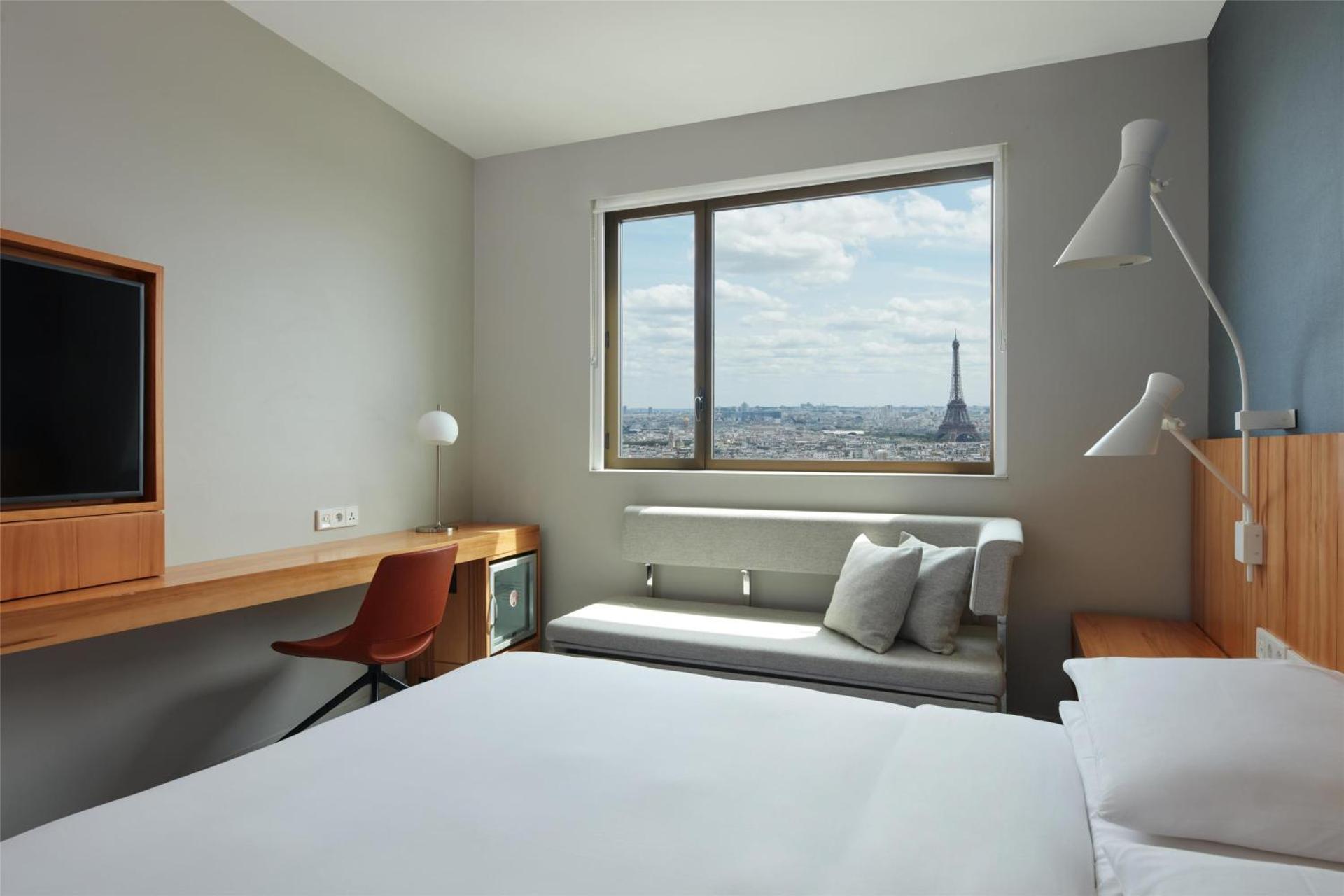 King Room with Eiffel Tower View - High Floor/Club Access
