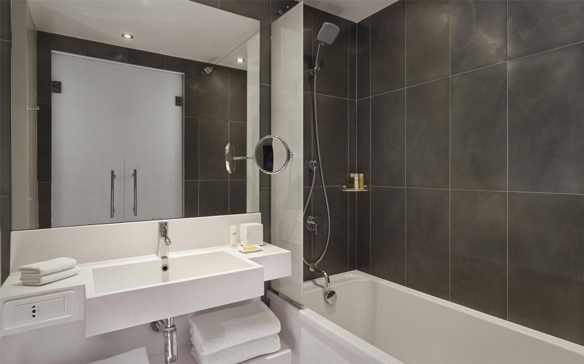 Hyatt Regency Paris Etoile - Photo 33