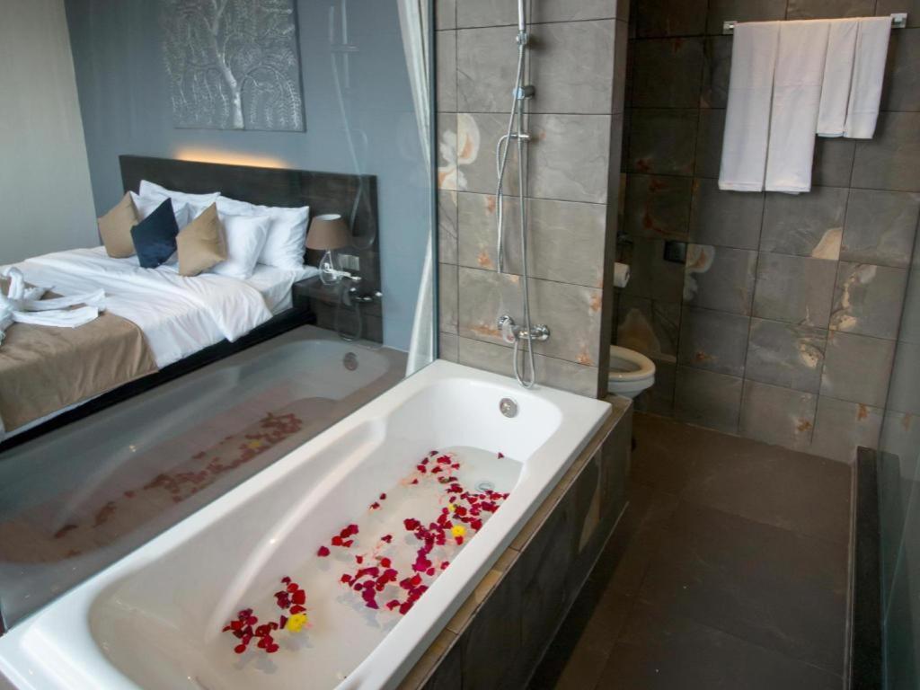 De Art Hotel - Photo 80