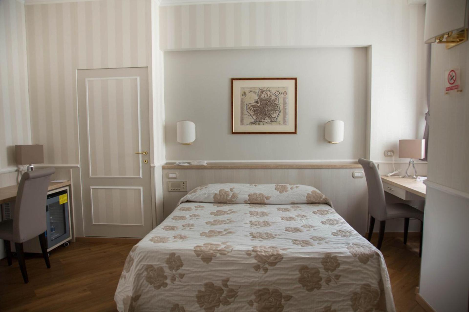 Hotel Flora - Photo 31