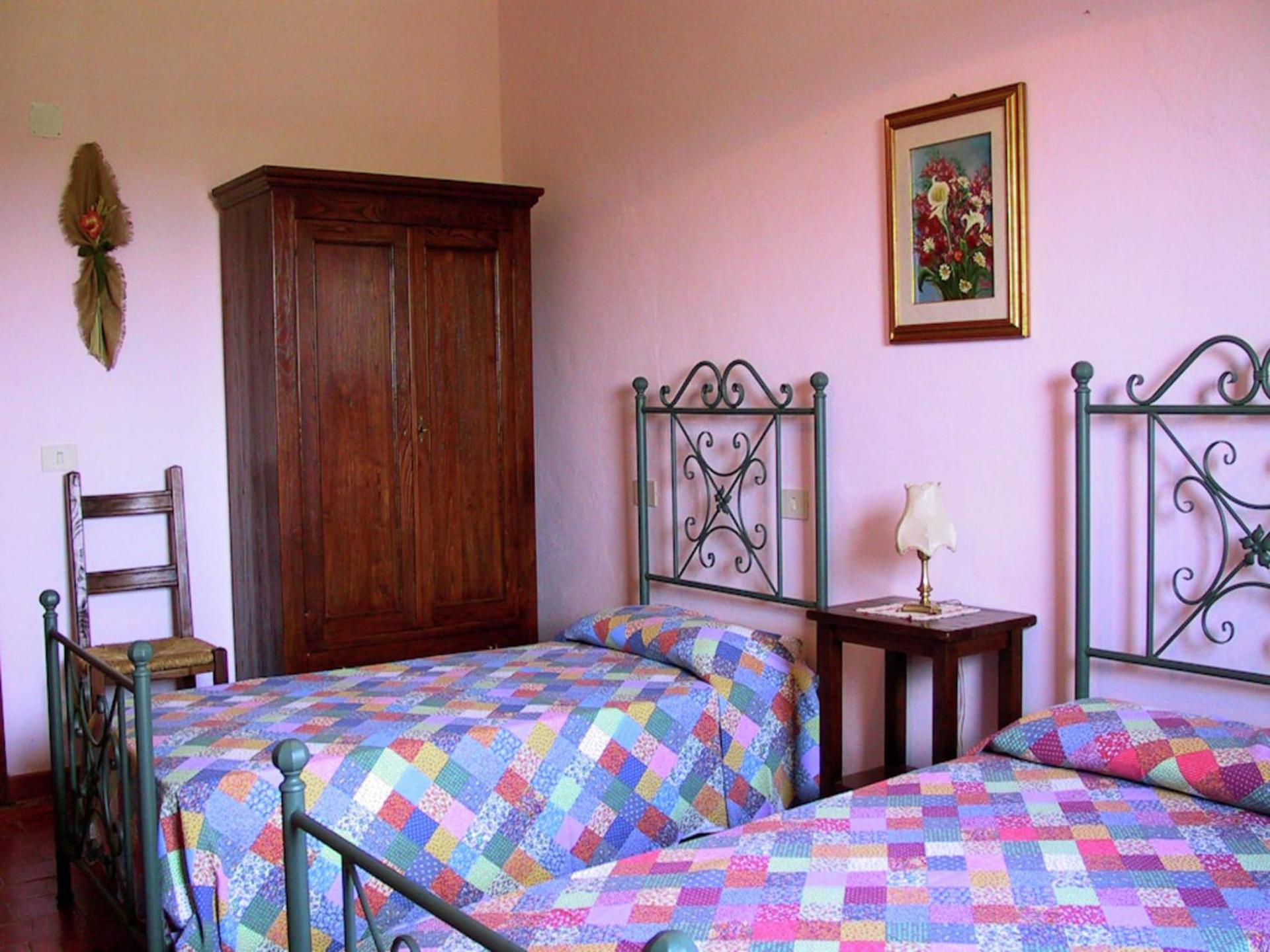 Farmhouse in Apecchio with Swimming Pool, Terrace, Garden - Photo 16