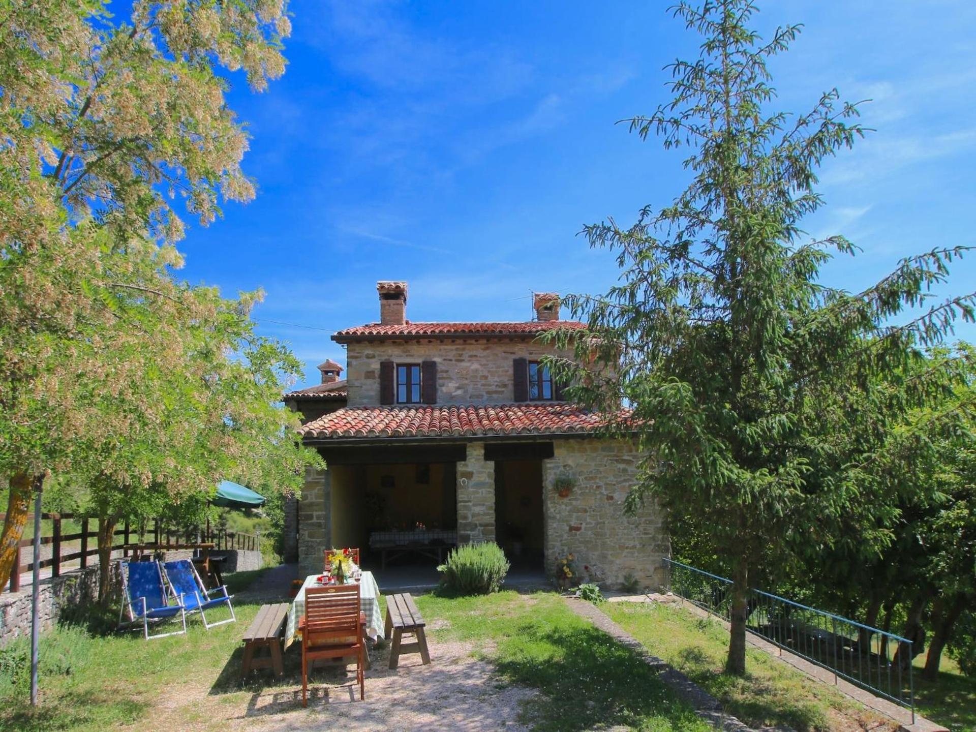 Farmhouse in Apecchio with Swimming Pool, Terrace, Garden - Photo 3