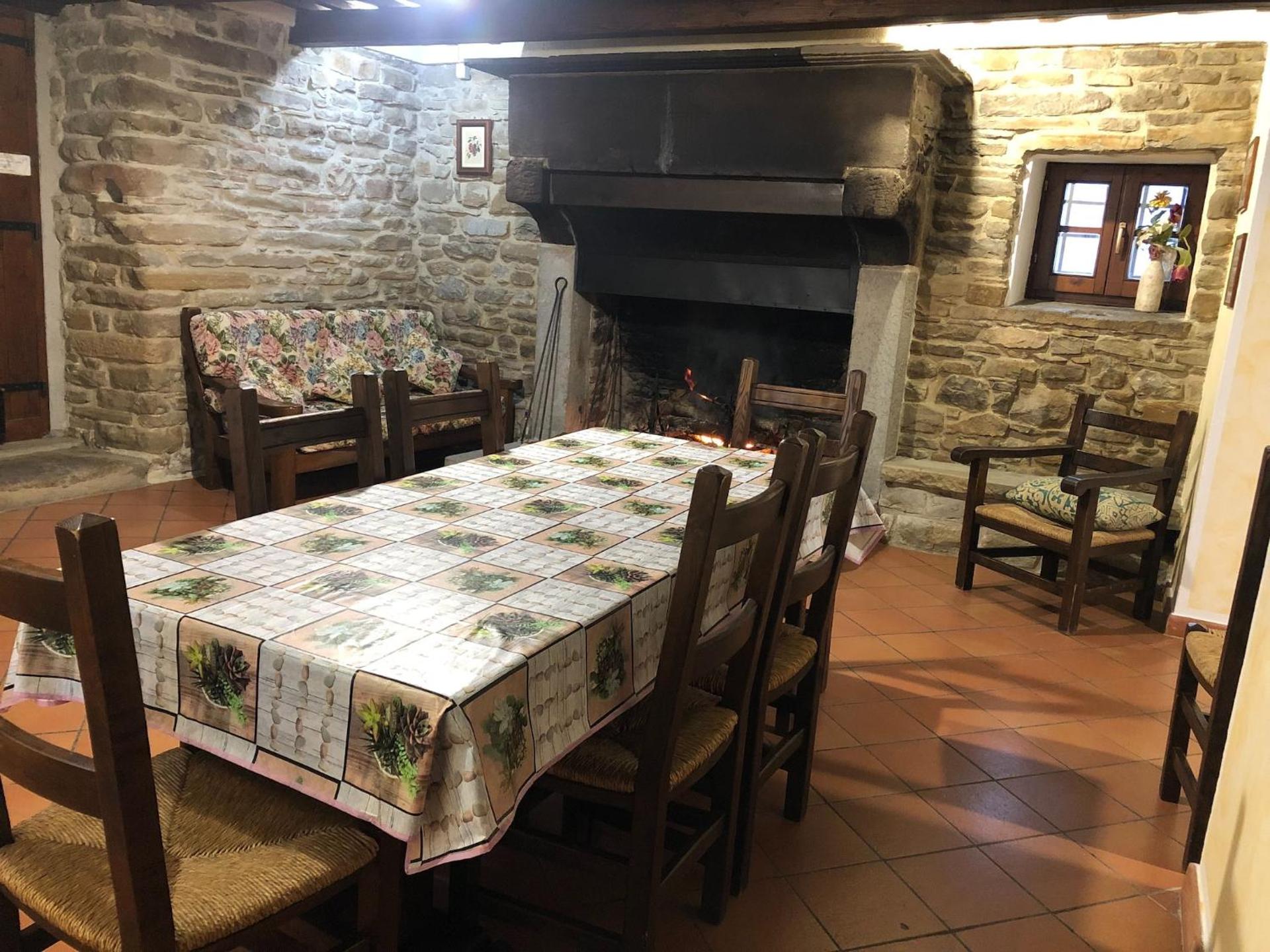 Farmhouse in Apecchio with Swimming Pool, Terrace, Garden - Photo 12