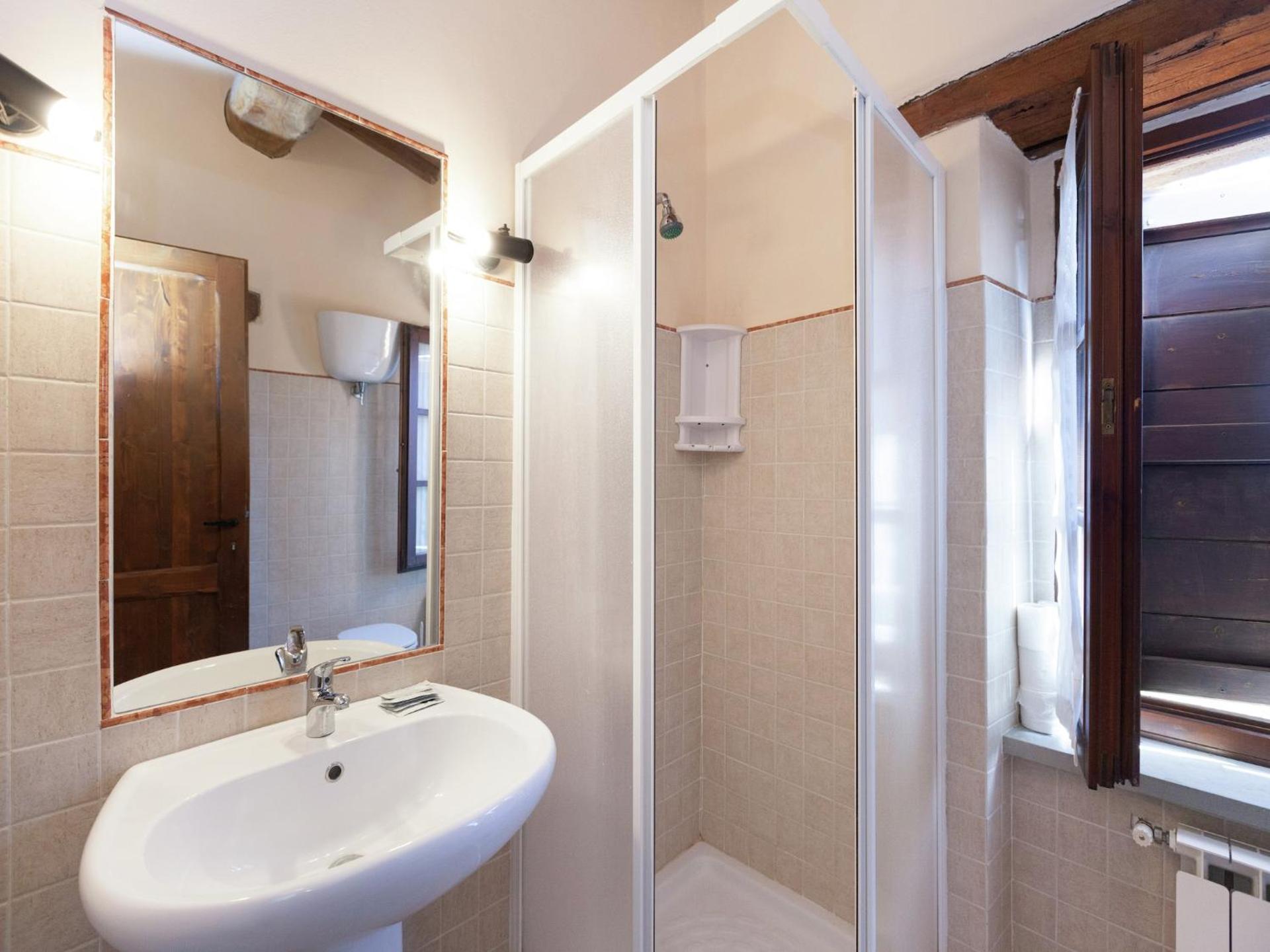 Farmhouse in Apecchio with Swimming Pool, Terrace, Garden - Photo 17