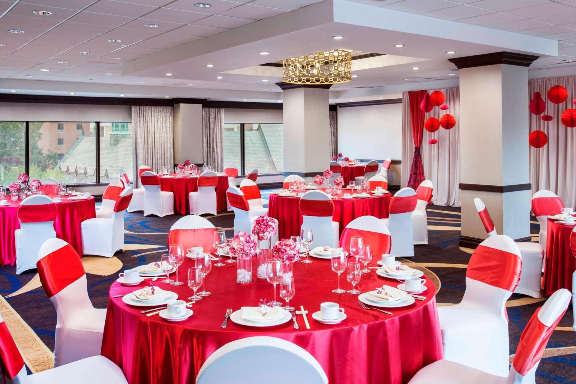 Sheraton LaGuardia East Hotel - Photo 27