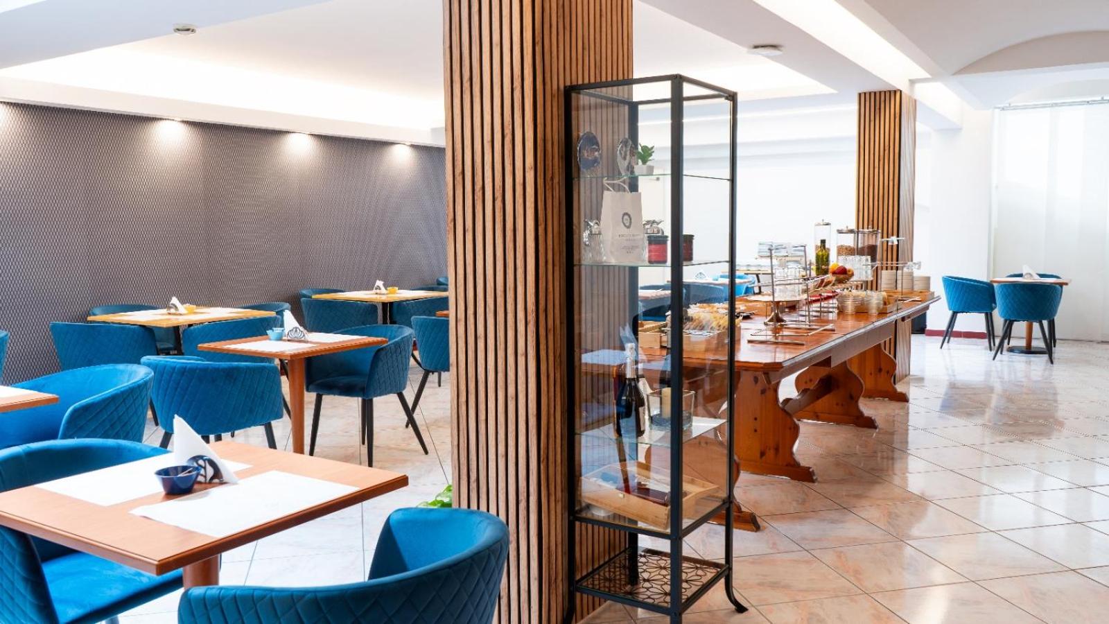 Hotel Diana - Photo 21