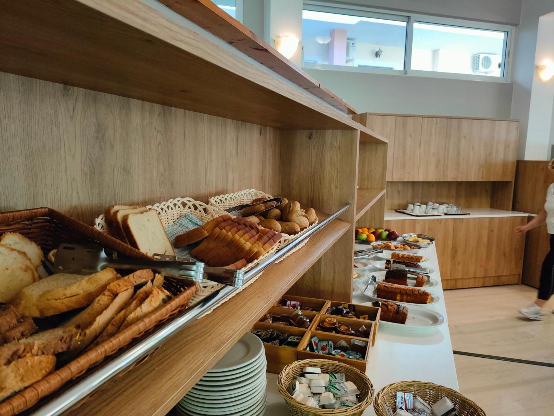 Avra Beach Hotel - Photo 19