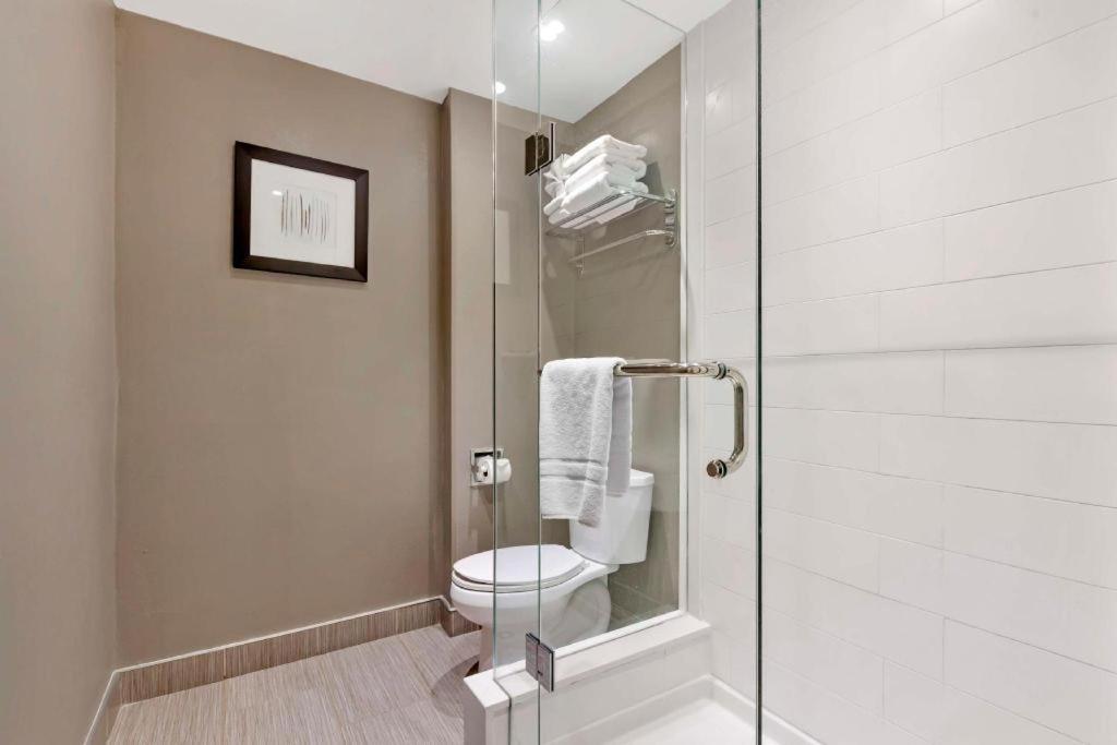 Best Western Plus Executive Inn - Photo 53