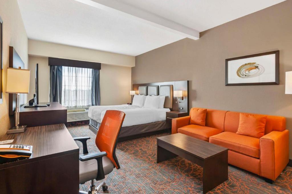Best Western Plus Executive Inn - Photo 57