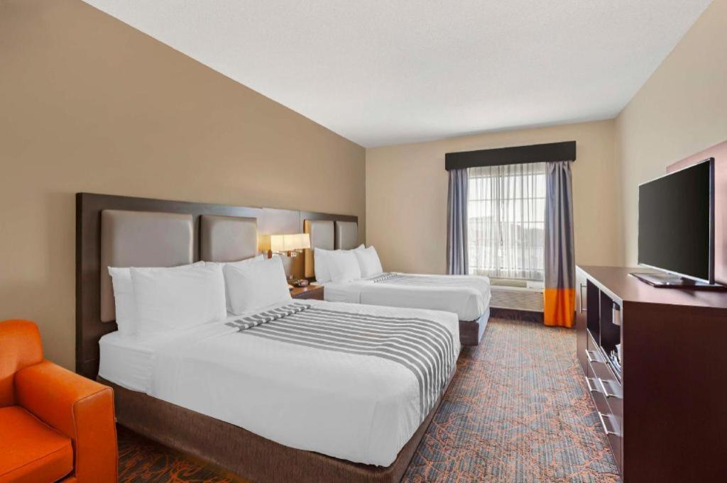 Best Western Plus Executive Inn - Photo 75