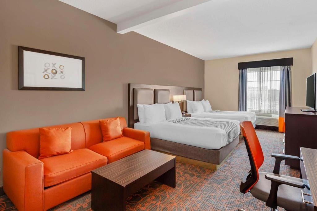 Best Western Plus Executive Inn - Photo 73