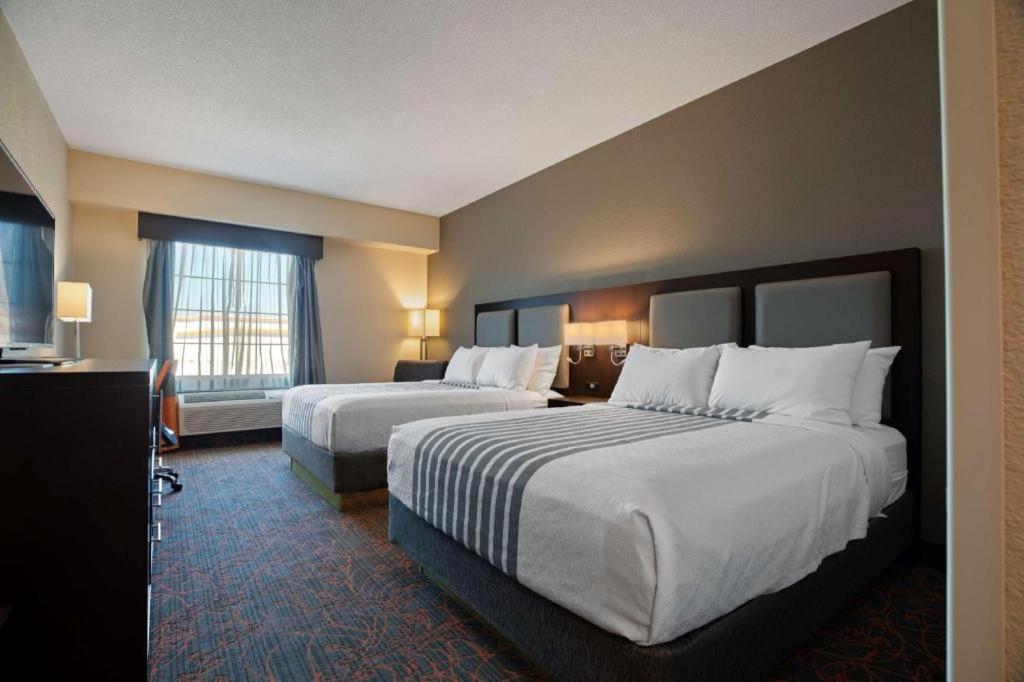 Best Western Plus Executive Inn - Photo 84