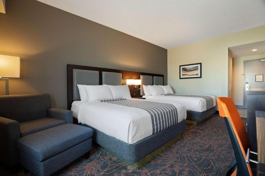 Best Western Plus Executive Inn - Photo 86