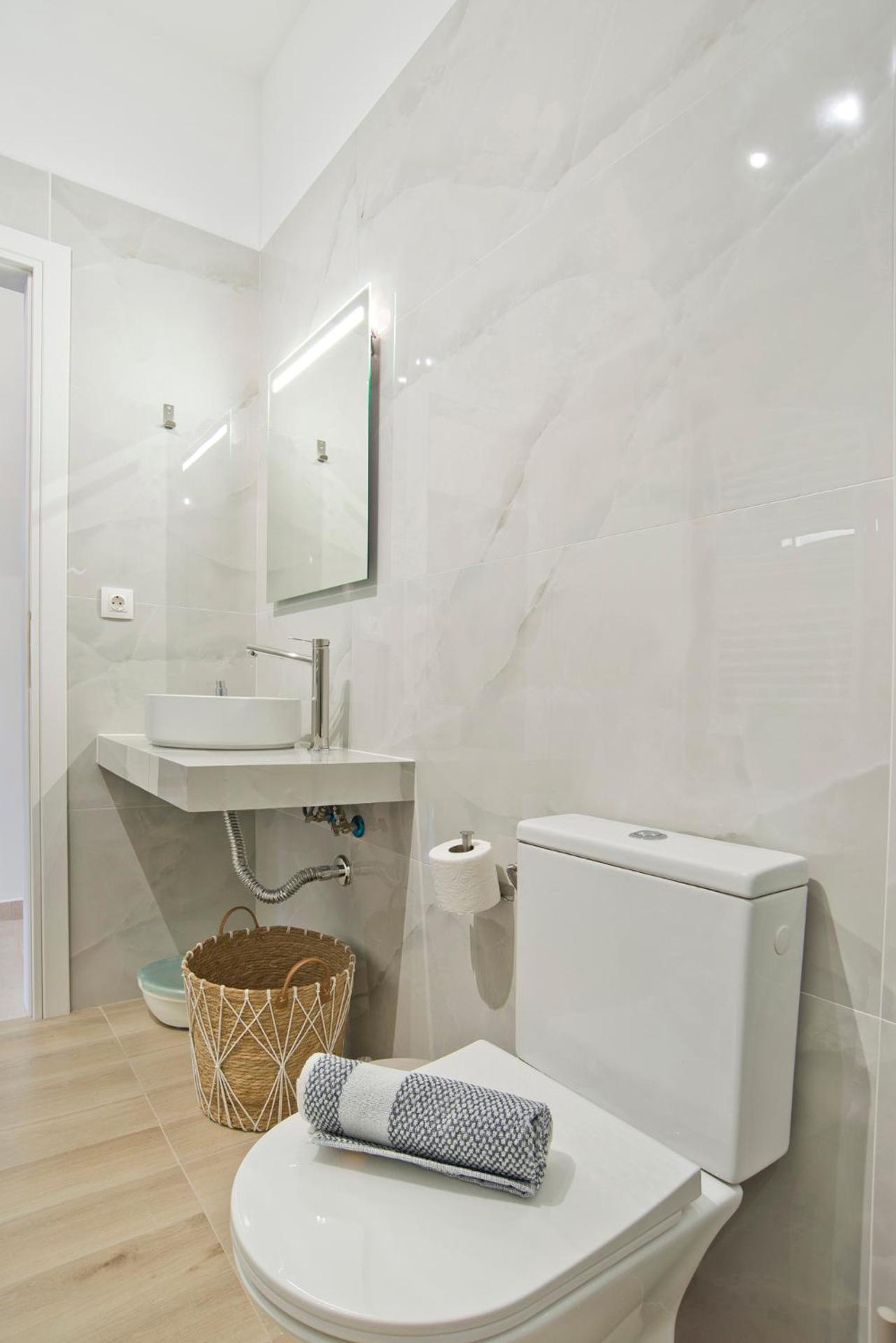 Kary's Acropolis View Luxury 2BR, 2 BA, Jacuzzi - Photo 23