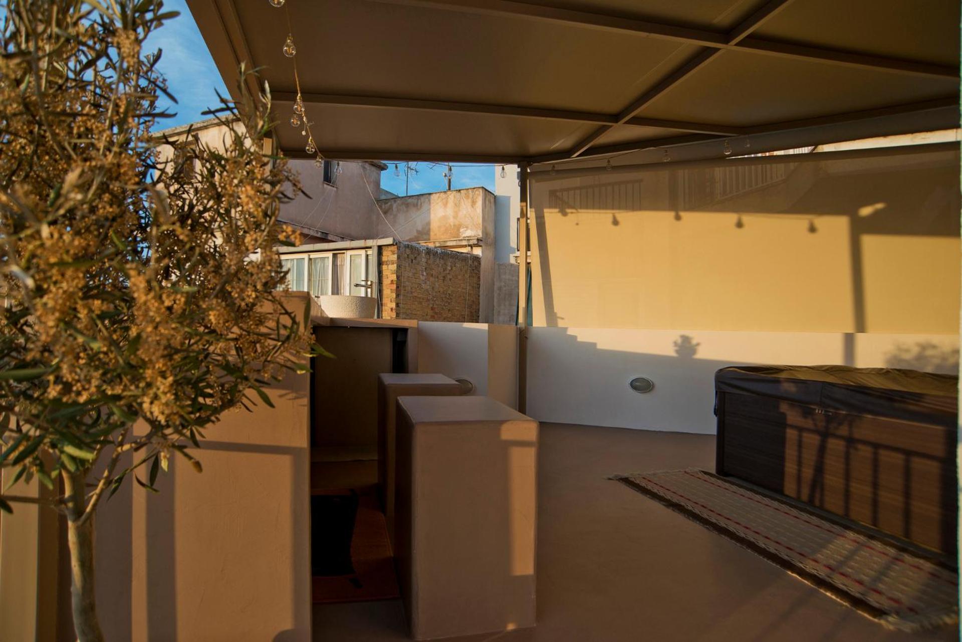Kary's Acropolis View Luxury 2BR, 2 BA, Jacuzzi - Photo 35