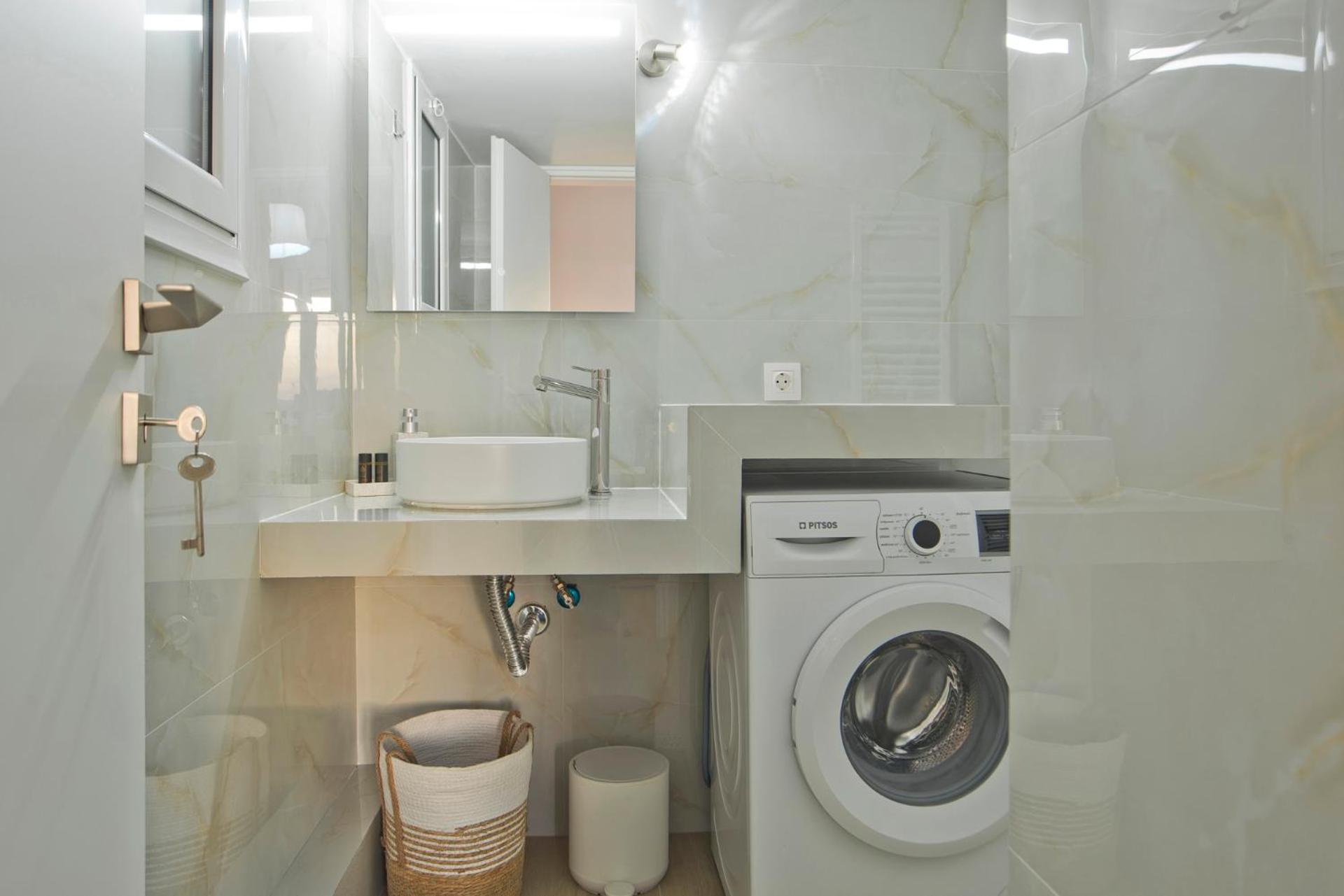 Kary's Acropolis View Luxury 2BR, 2 BA, Jacuzzi - Photo 28