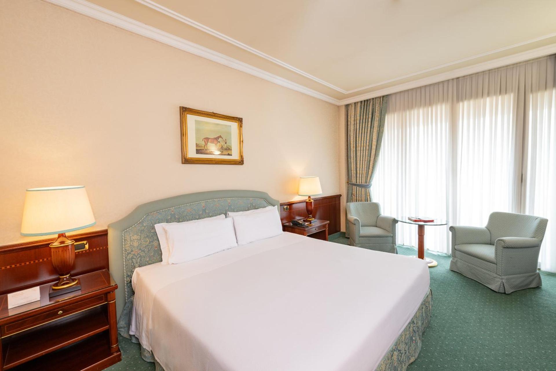 Royal Hotel Carlton - Photo 10