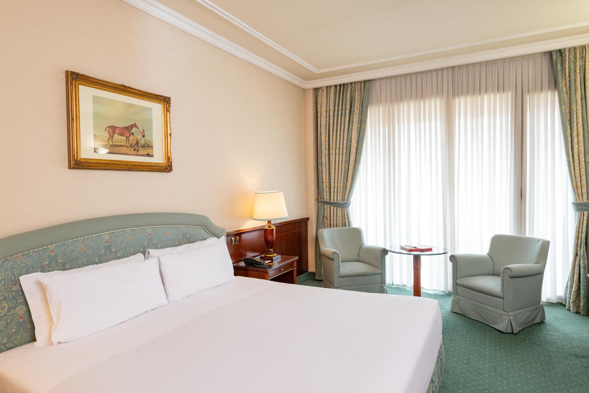 Royal Hotel Carlton - Photo 9