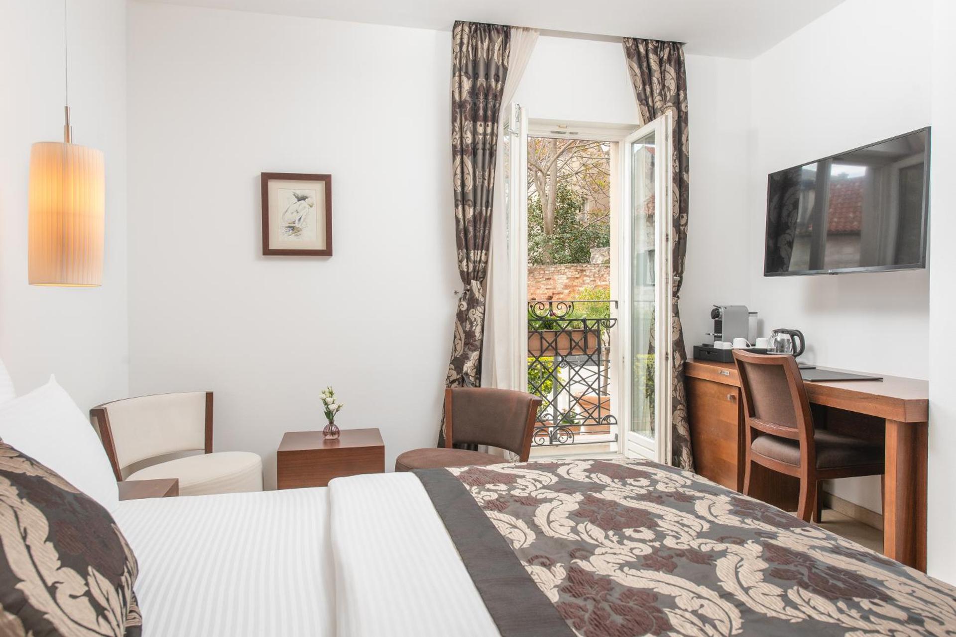 Marmont Heritage Hotel - Photo 27