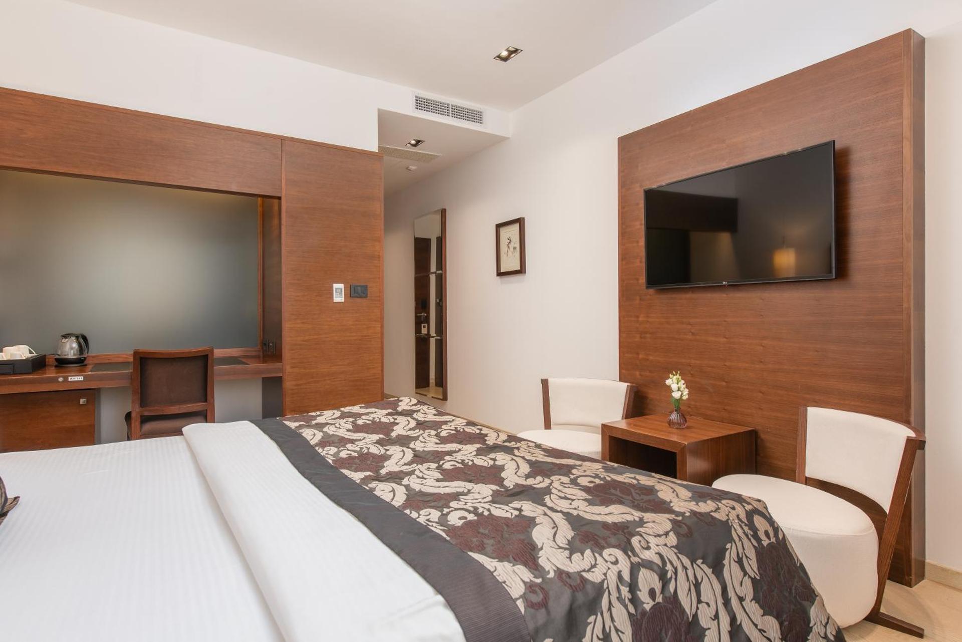 Marmont Heritage Hotel - Photo 24