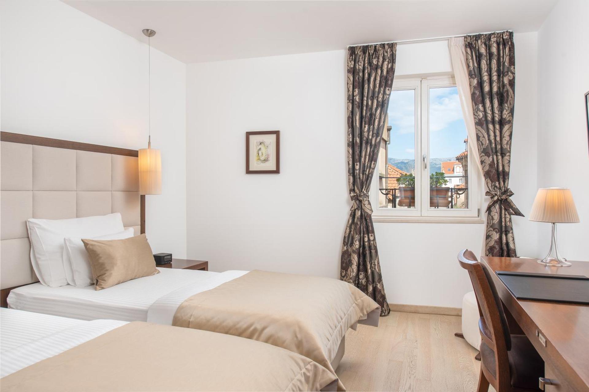 Marmont Heritage Hotel - Photo 15