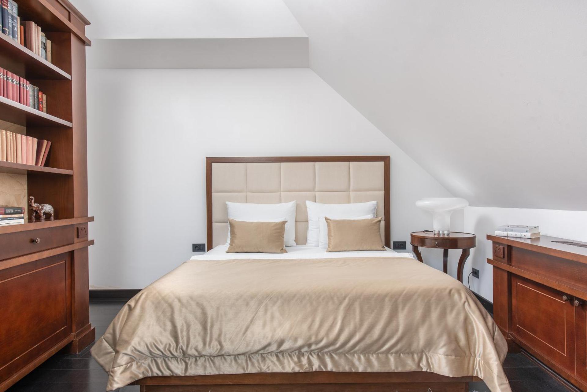 Marmont Heritage Hotel - Photo 49