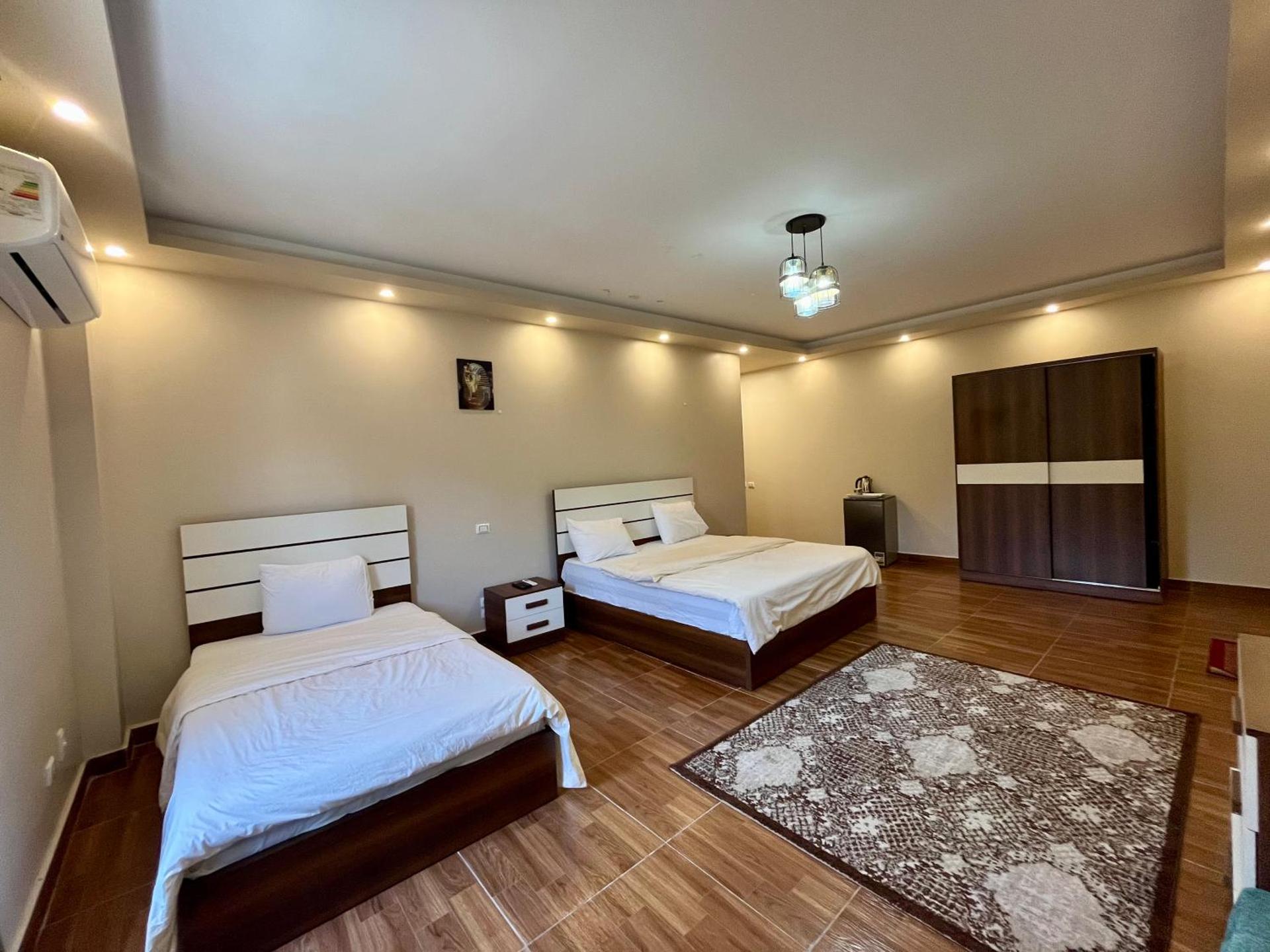 Luca Pyramids Inn - Photo 29