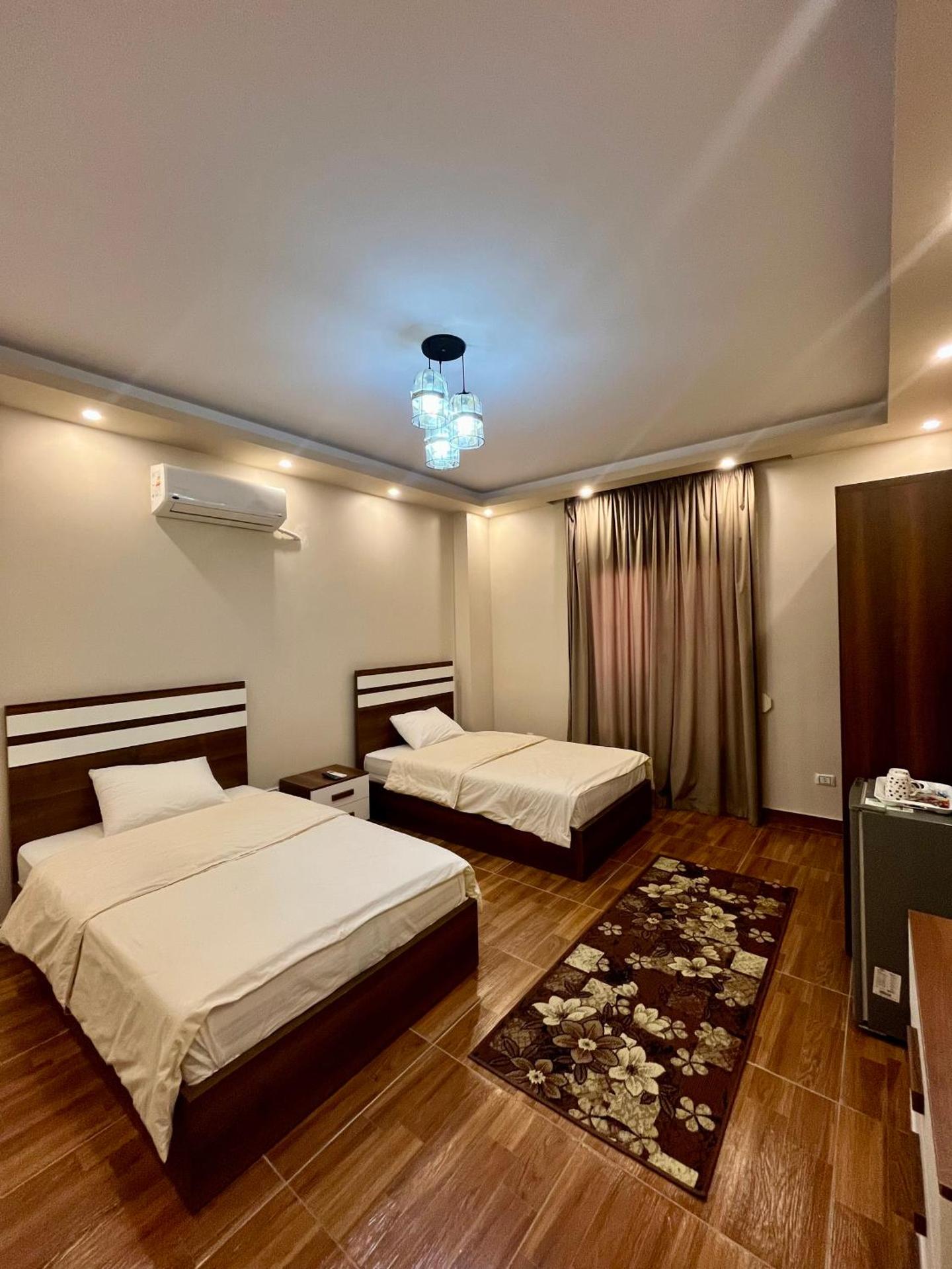 Luca Pyramids Inn - Photo 3