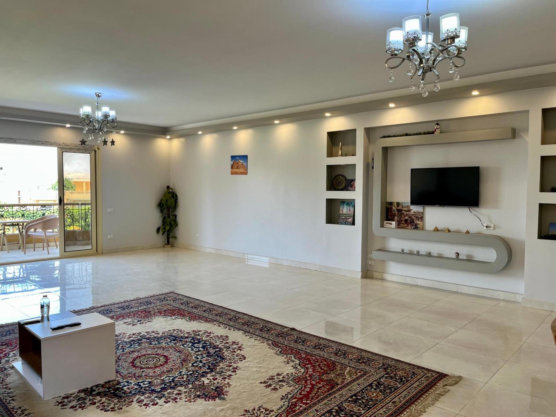 Luca Pyramids Inn - Photo 2