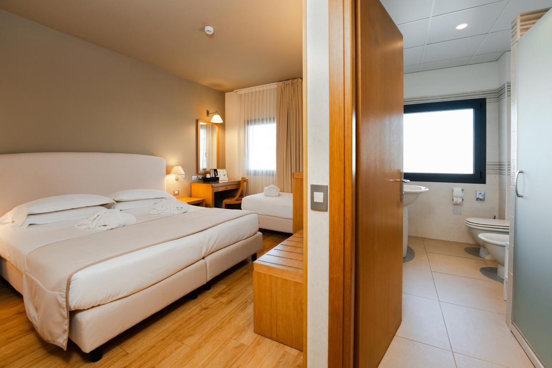 Hotel Touring - Photo 44