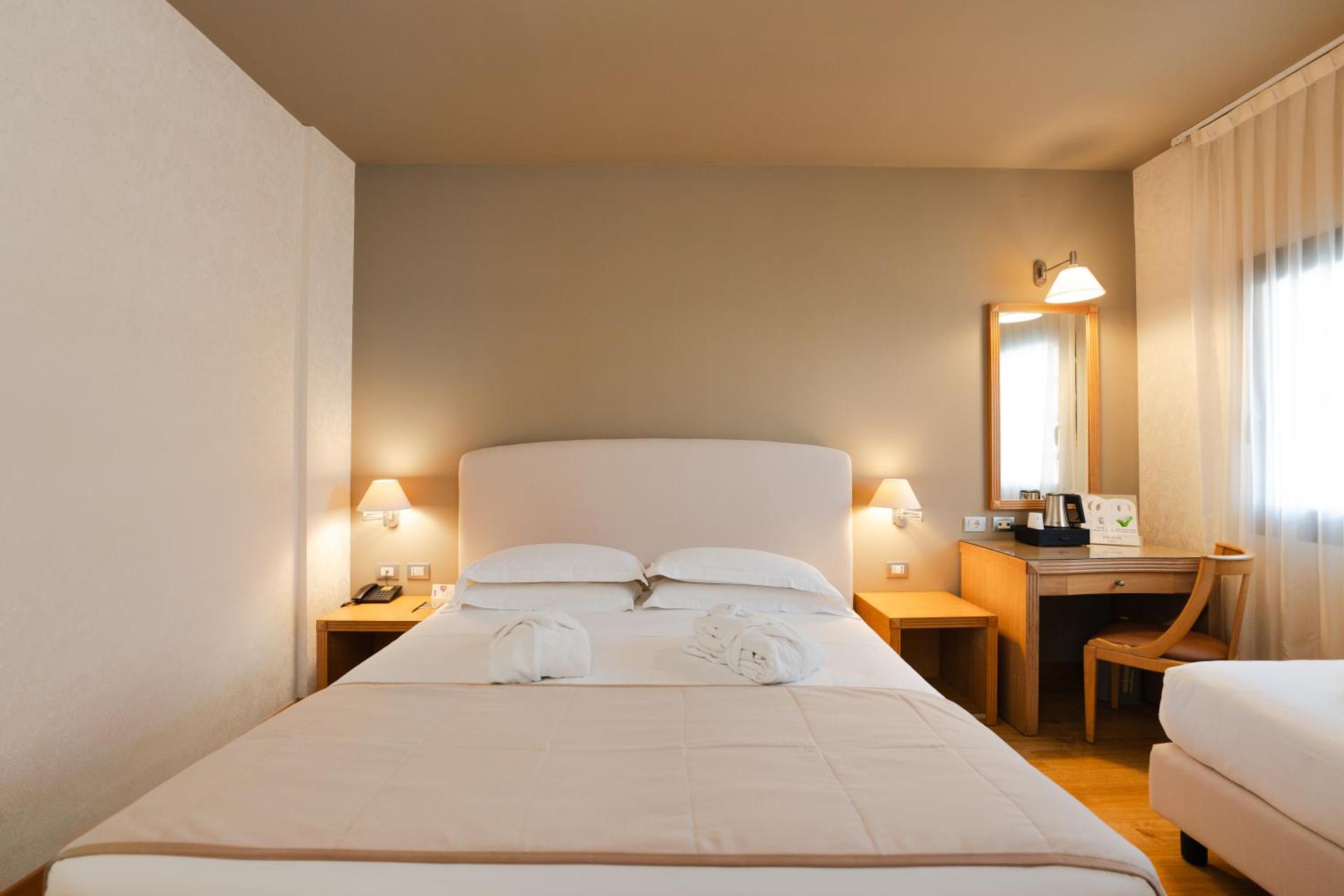 Hotel Touring - Photo 42