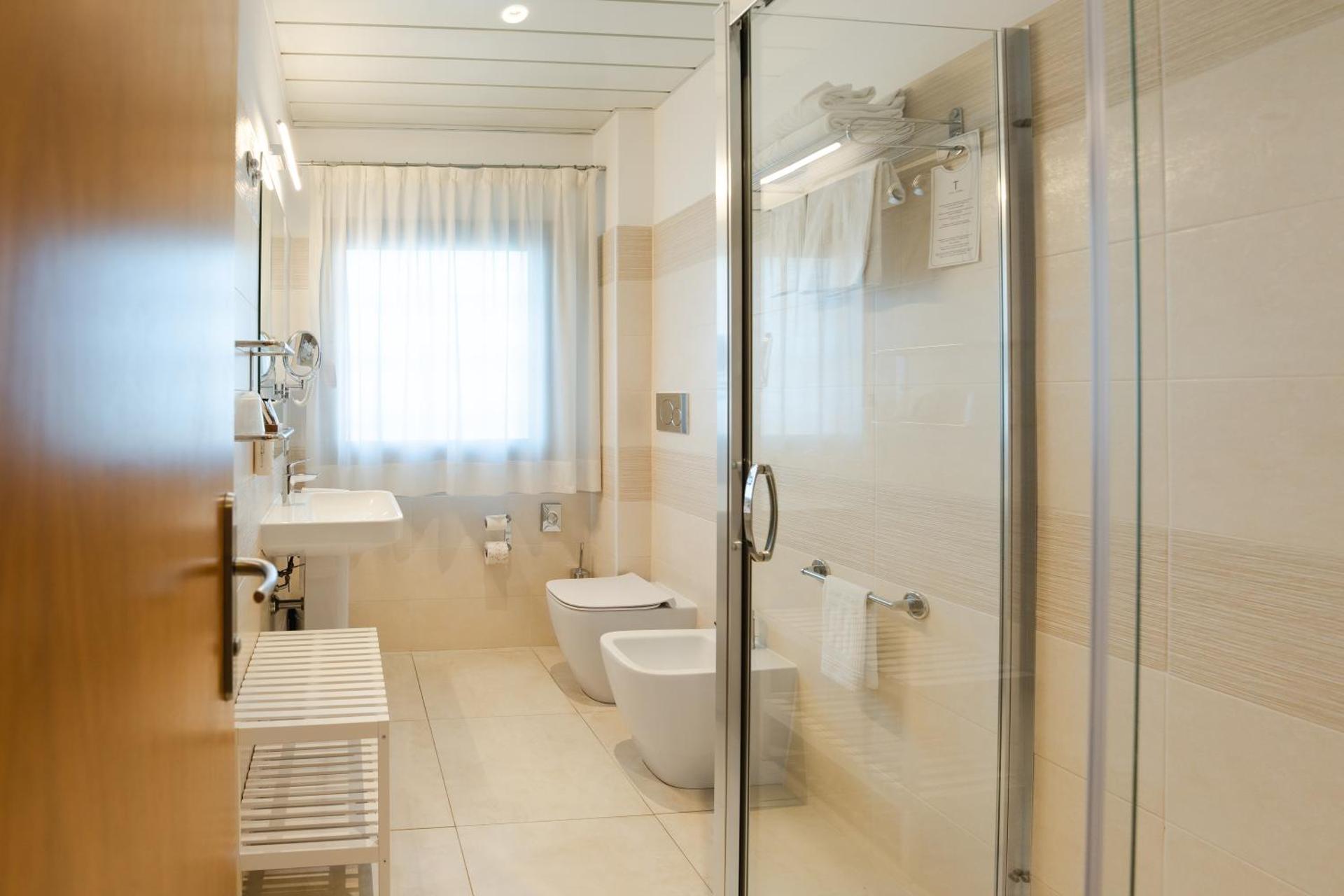Hotel Touring - Photo 24
