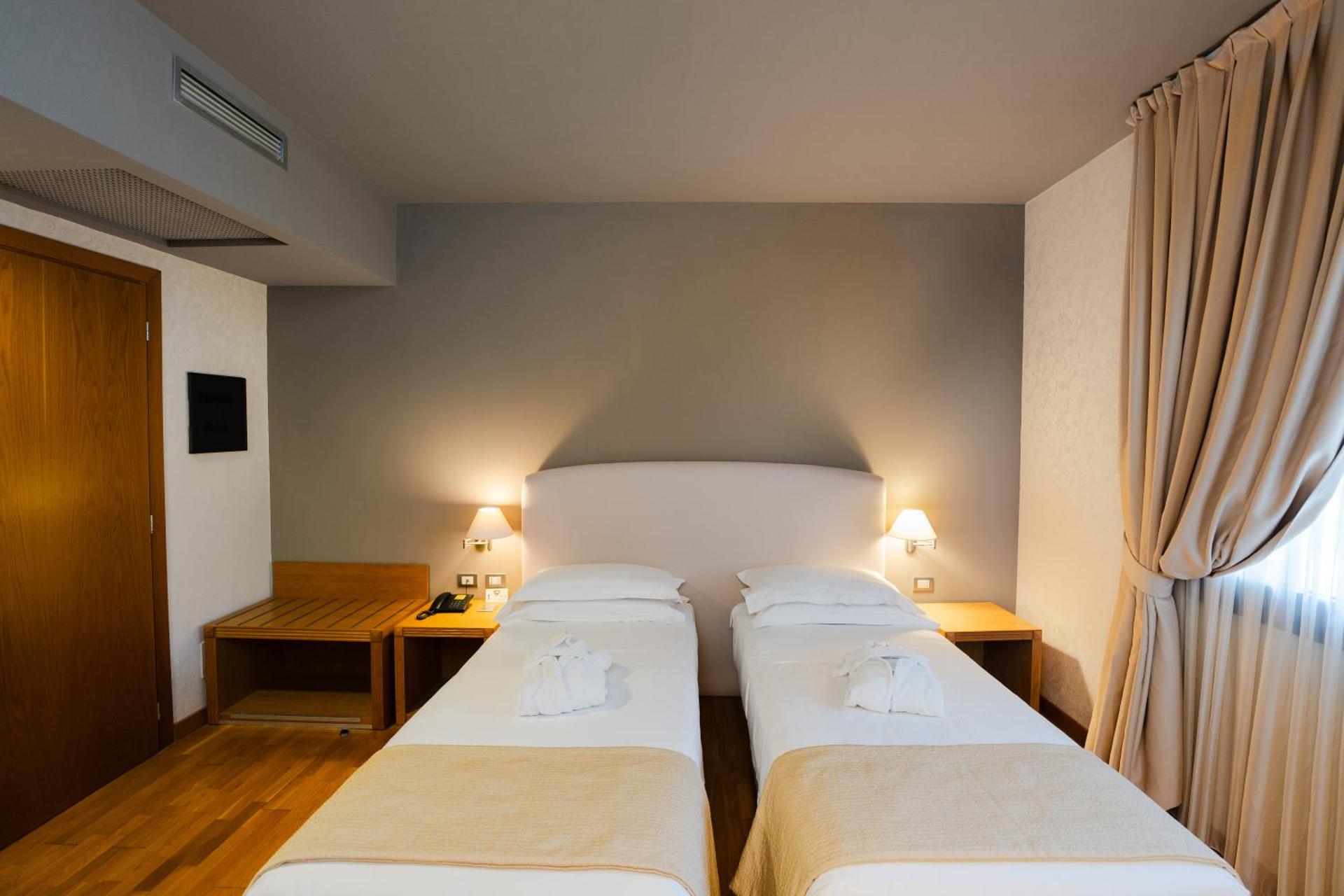 Hotel Touring - Photo 98