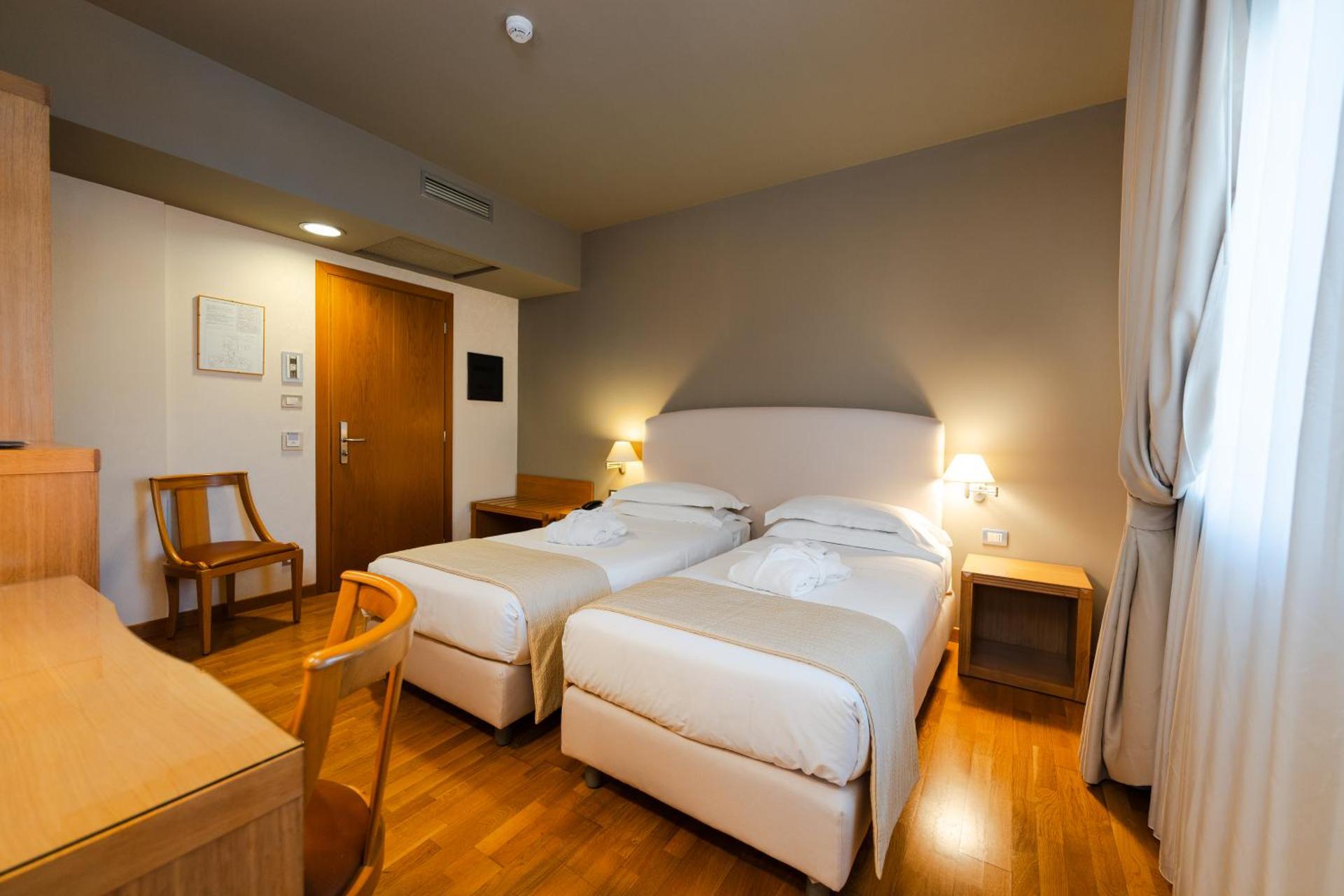 Hotel Touring - Photo 15