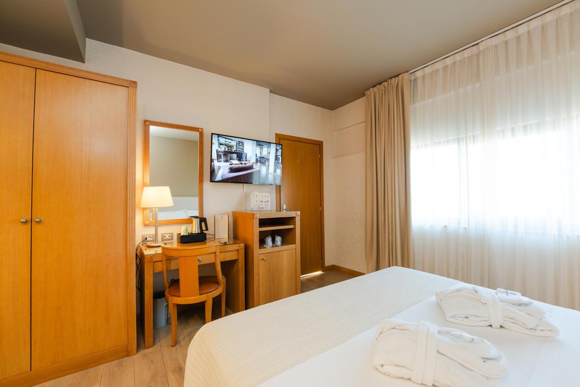 Hotel Touring - Photo 101