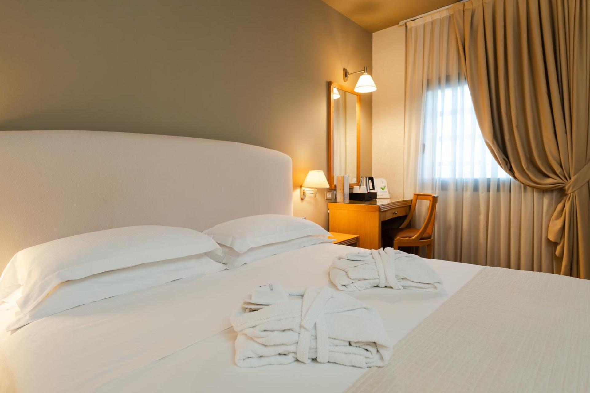Hotel Touring - Photo 100