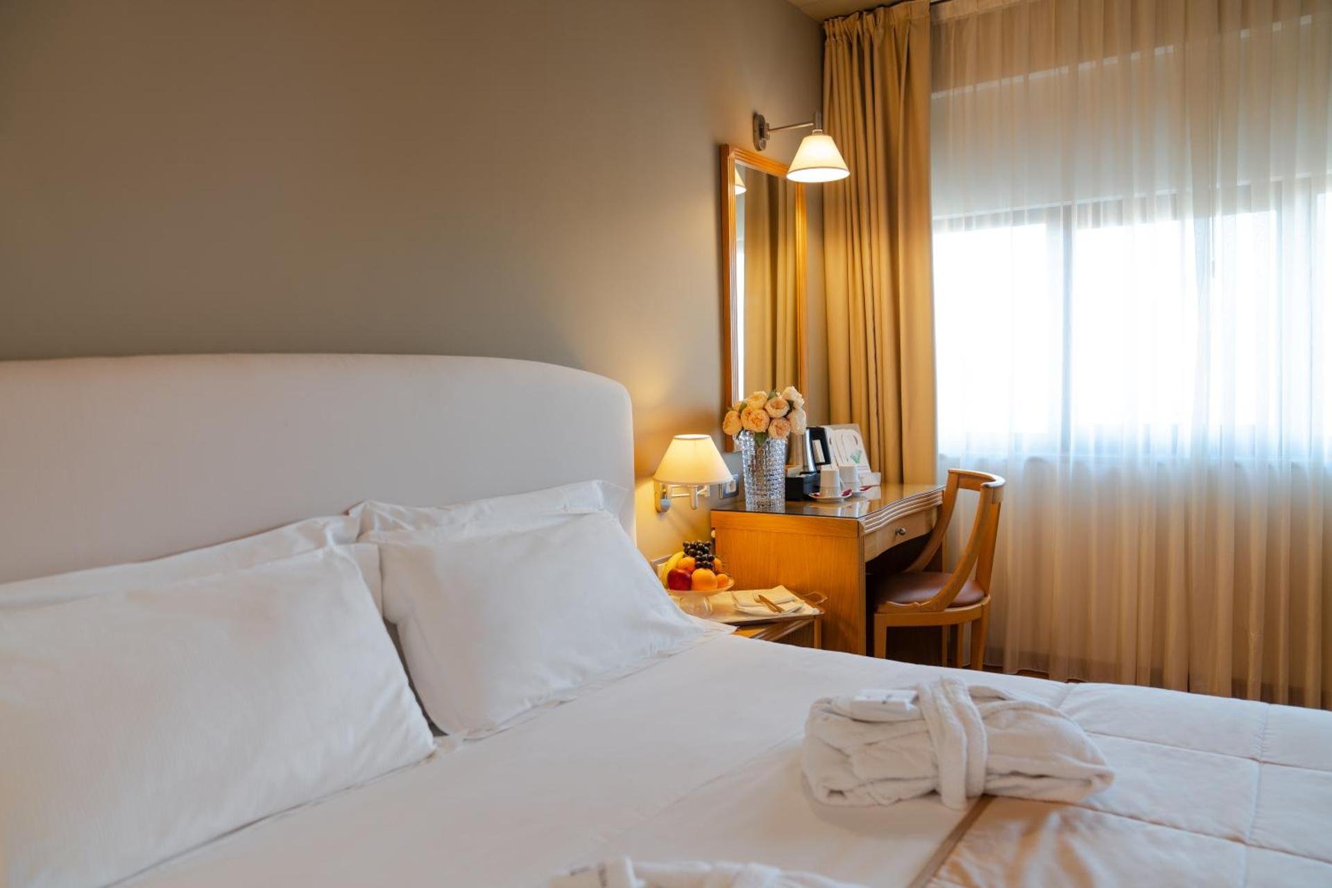 Hotel Touring - Photo 31
