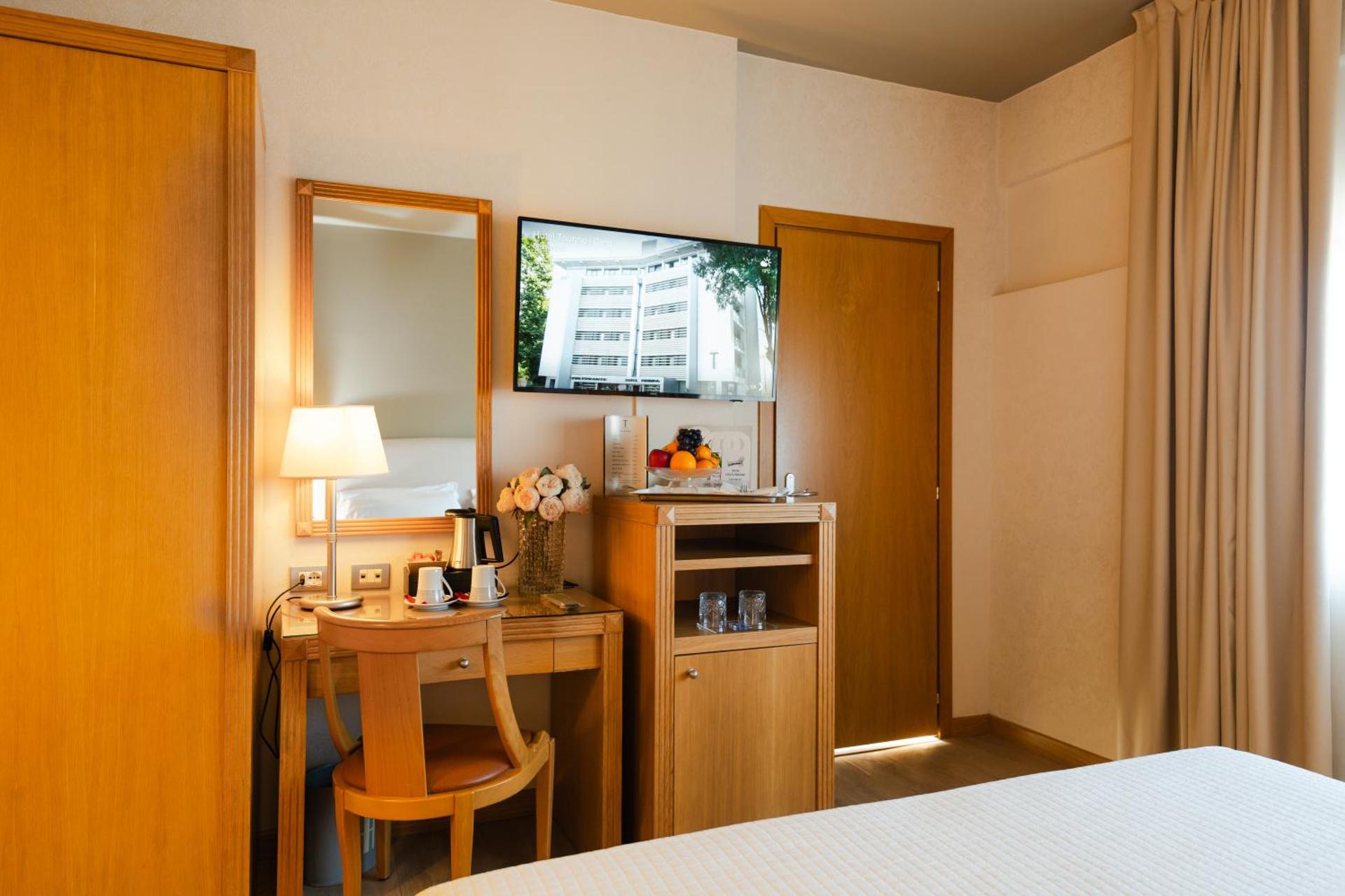 Hotel Touring - Photo 32