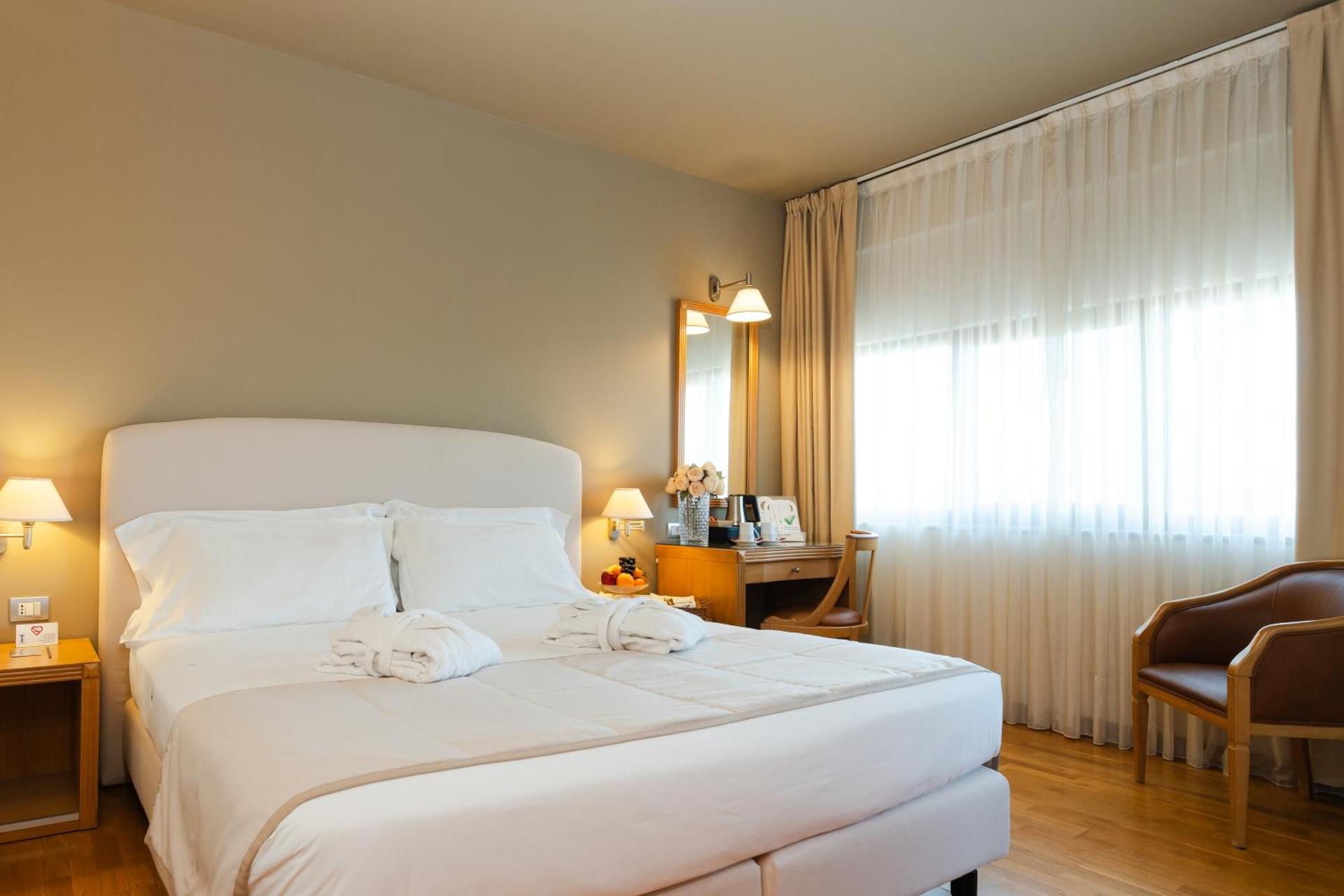 Hotel Touring - Photo 35