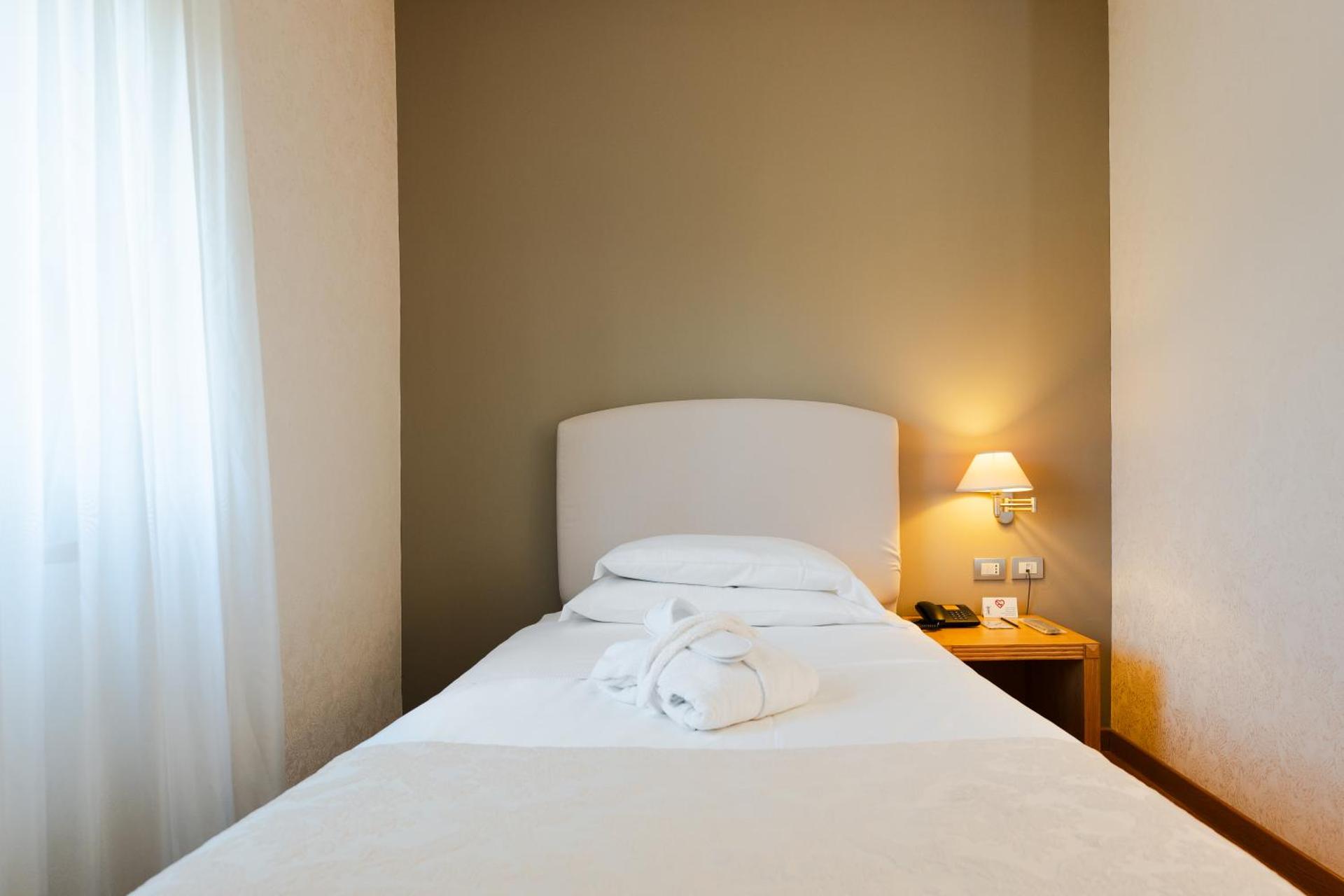 Hotel Touring - Photo 10